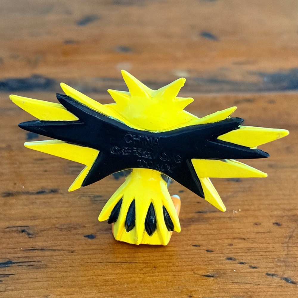 Pokemon Zapdos Original Tomy Figure 2" 1999 - Picture 4 of 7